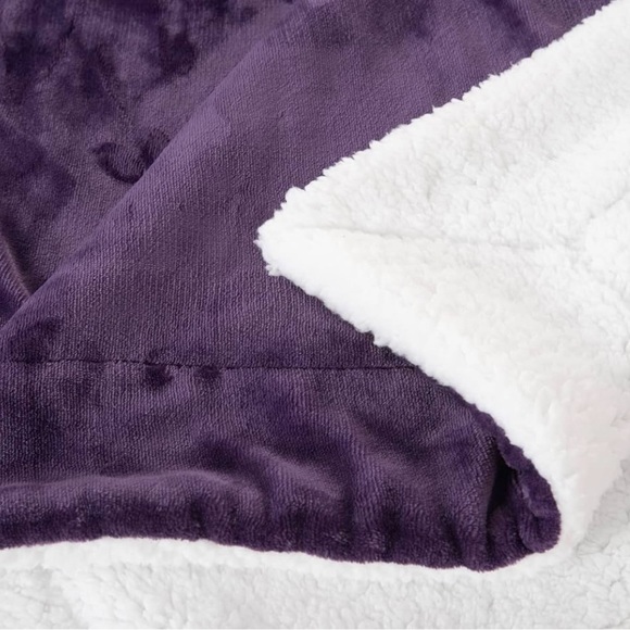 Luxurious Purple Sherpa Fleece Blanket - Picture 3 of 5